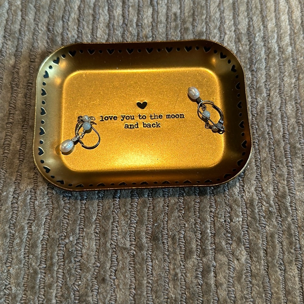 Accessories tray